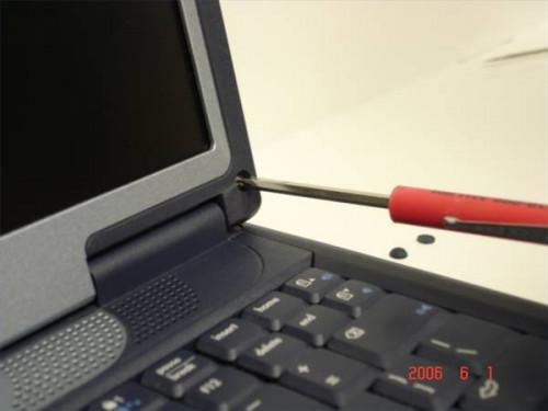 Hvordan erstatte en Back Light i en Dell 5100 laptop