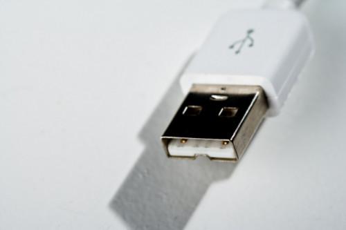 Hvordan flytte data fra en PC til en bærbar PC via en USB-kabel