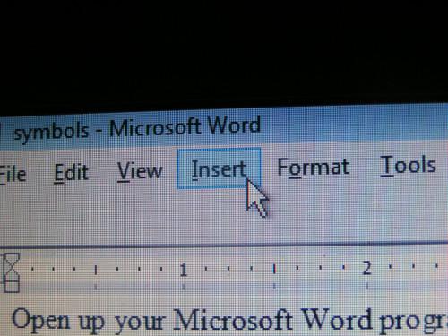 Hvordan sette inn symboler i et Microsoft Word-dokument
