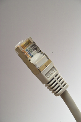 Hvordan å splitte en Ethernet-kabel