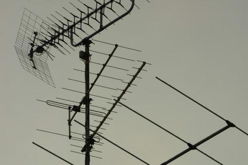 Hvordan bruke en Yagi Rooftop TV-antenne for en Wi-Fi-signal