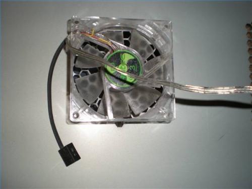 Slik installerer du en stasjonær datamaskin Cooler Fan